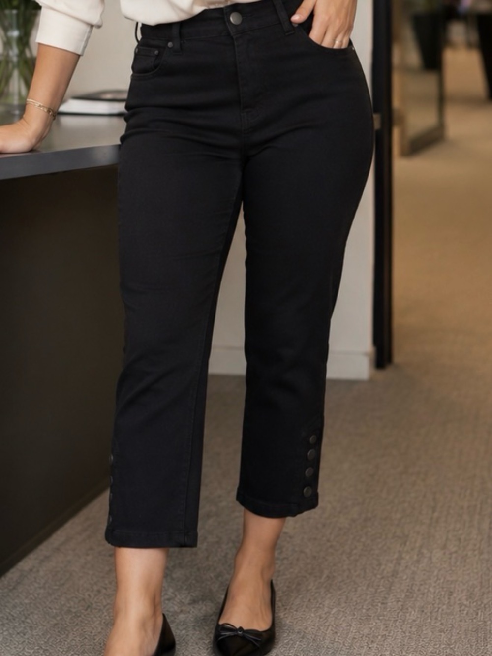 d. jeans Black Mid-Rise pants with Gold Zipper and cropped size 8P petite #siren